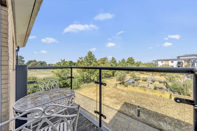 Flat 21 Oak House, Cottons Approach, Romford photo 3