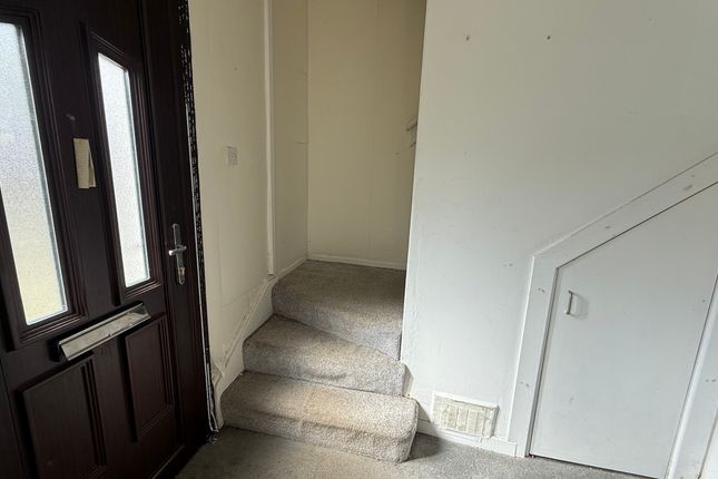 35 Balloch Road, Shotts photo 3