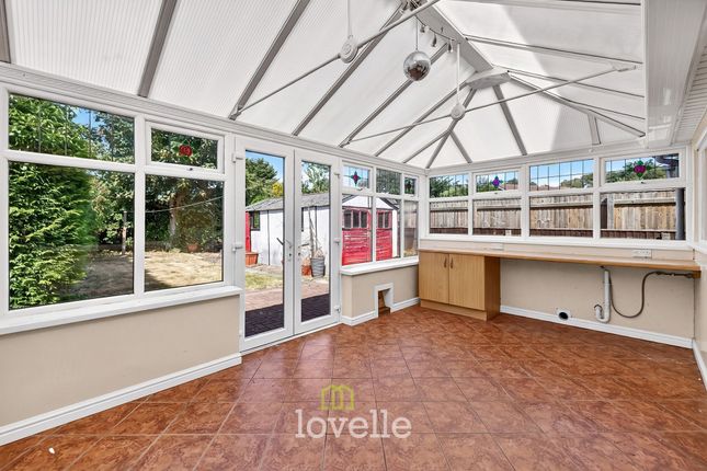 11 Newstead Avenue, Grimsby photo 4