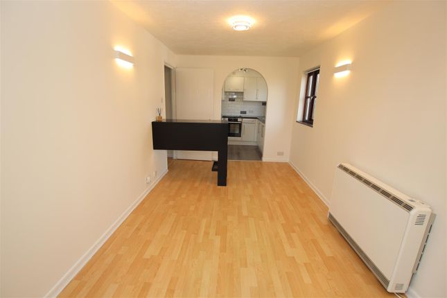 12, Bishops Court, Greenhithe photo 4
