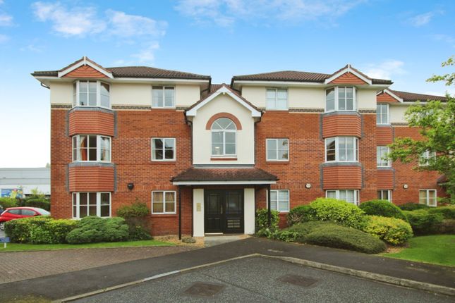 Flat to rent in Tiverton Drive, Wilmslow, Cheshire