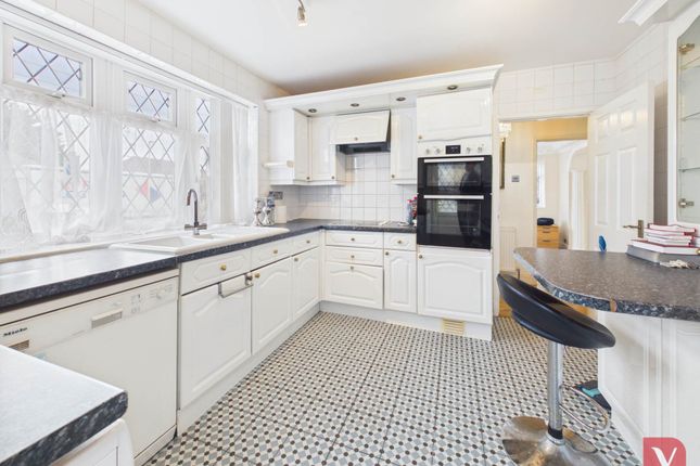 8, Derby Road, Luton photo 3