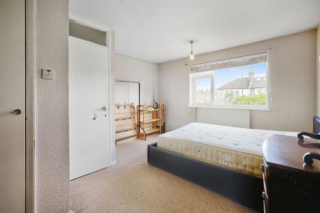 Flat 2, Regency Court, Kingston Road, Teddington photo 3