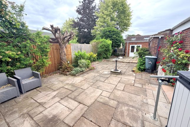 54 Thornton Crescent, Wendover, Buckinghamshire photo 2