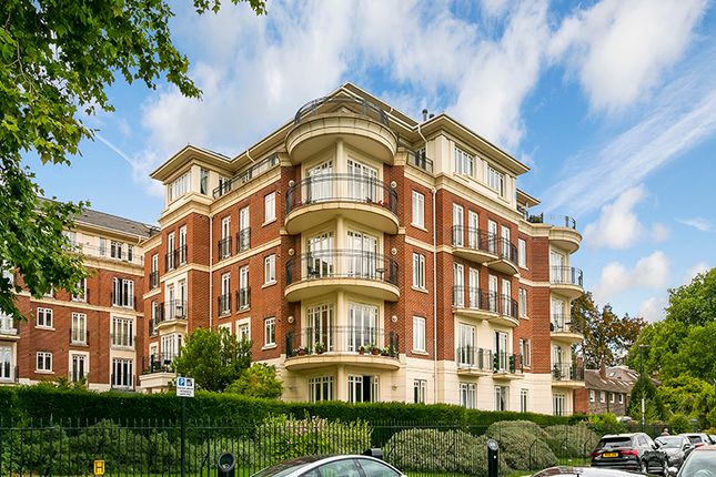 Thumbnail Flat for sale in Clevedon Road, East Twickenham