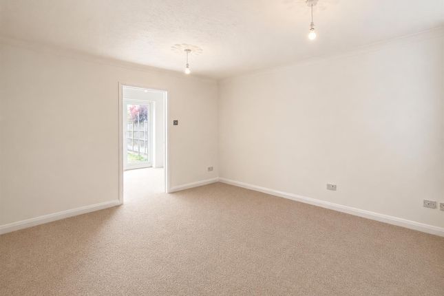 23, Pochard Way, Braintree photo 2
