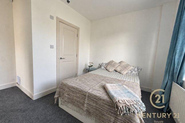 176, Douglas Road, SURBITON photo 2