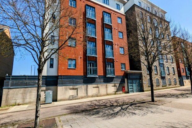 Flat to rent in Magretian Place, Caerdydd CF10
