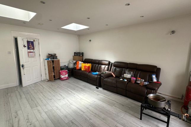 98, Broomgrove Gardens, Edgware photo 5