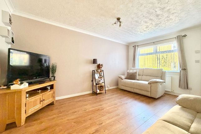 102, Franchi Drive, Larbert photo 3