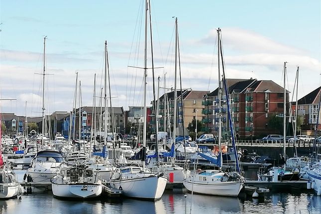 Boats Towards Abbottsford.Jpg