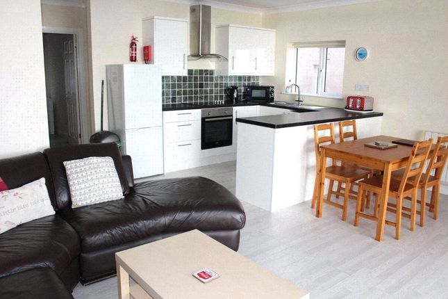 Apartment 5,, Apt 5 (19) Coastal View, Pendine photo 4