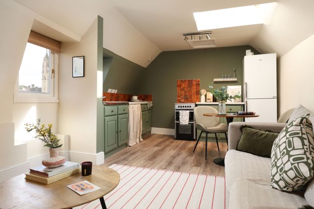 Flat 4, 5 Berkeley Crescent, Bristol photo 3