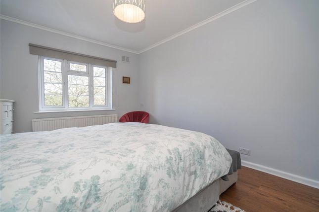 Flat for sale in Linksview, Great North Road, East Finchley