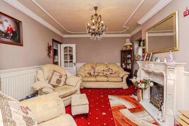 7, Mere Croft, Cannock photo 3