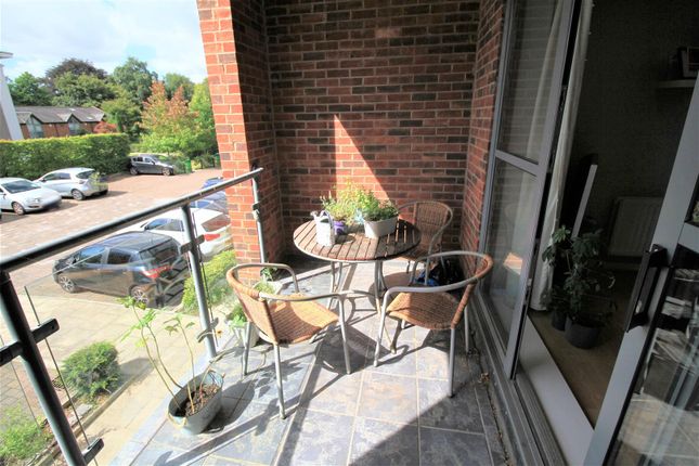 Flat for sale in Wilmslow Road, Didsbury, Manchester