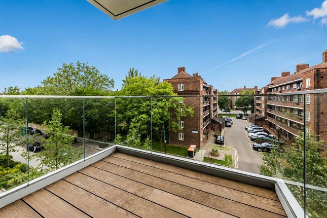 Flat 32, Kingly Building, 18, Woodberry Down, London photo 4