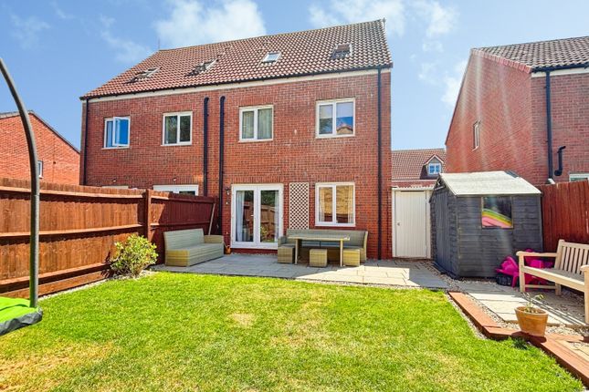 19, Thistle Way, Witham St Hughs photo 4