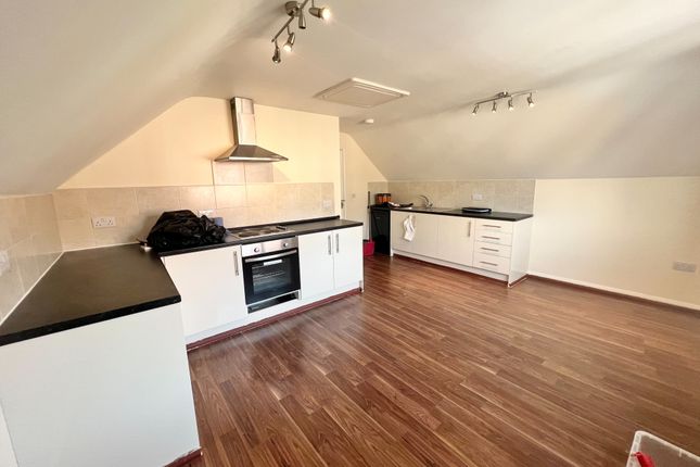Thumbnail Flat to rent in Abbey Road, Bourne
