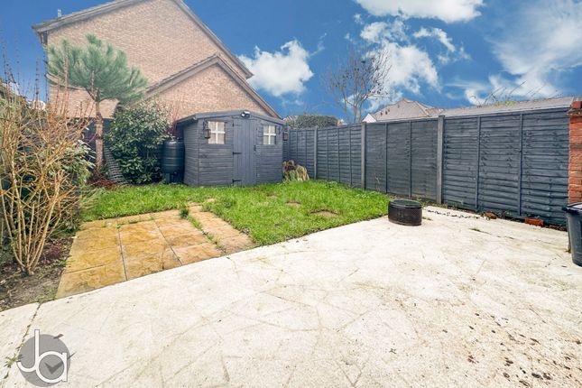 7, Hanbury Gardens, Colchester photo 2