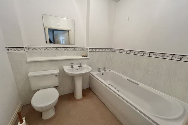 17 Riverside Court Waters Edge, Stockport photo 4