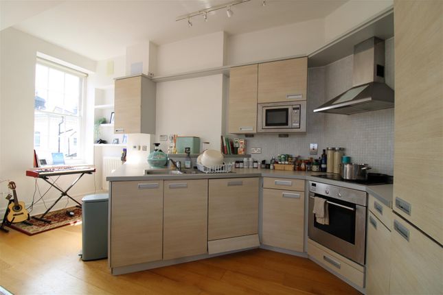 Flat to rent in Windlesham Road, Brighton