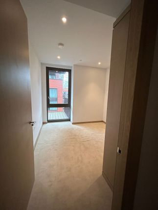 Apartment F161 Ambassador Building,, 5 New Union Square, London photo 3