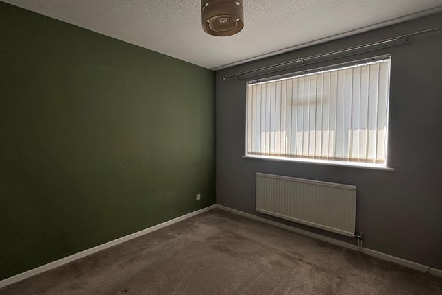 18, Beddington Court, Swindon photo 5