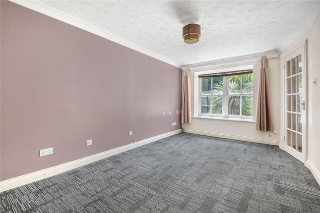 25, Poultney Close, Radlett photo 4