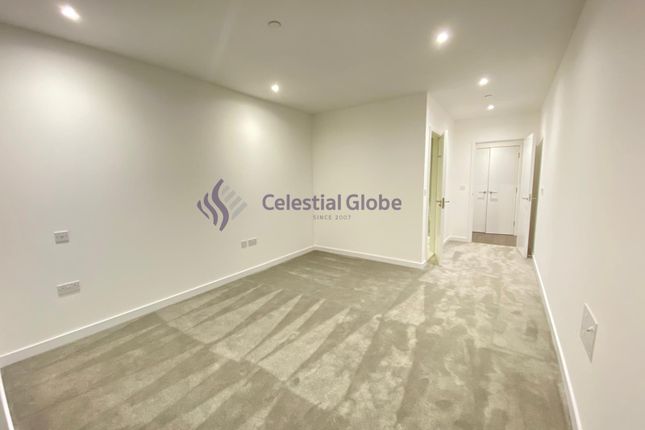 Flat for sale in Coster Avenue, London