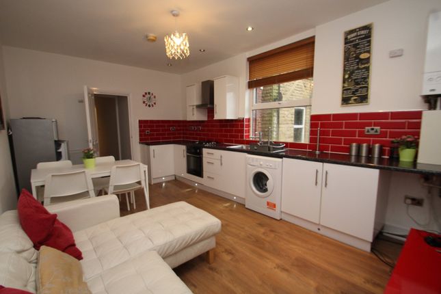 Sholebroke Avenue, West Yorkshire photo 3