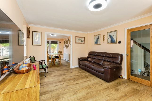 6, Adwell Drive, Reading photo 4