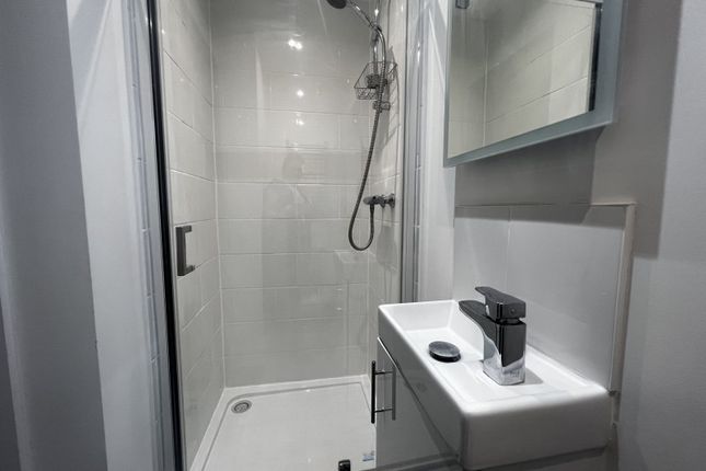 172, Woodthorpe Road, Ashford photo 3