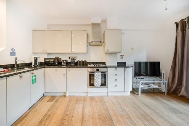 Flat 4 The Wharf House, 14, Butterwyke Place, Oxford photo 4