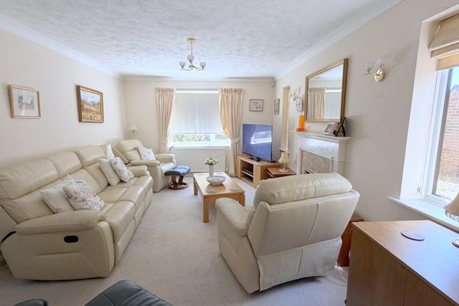 24, Cotswold Close, Eastbourne photo 5