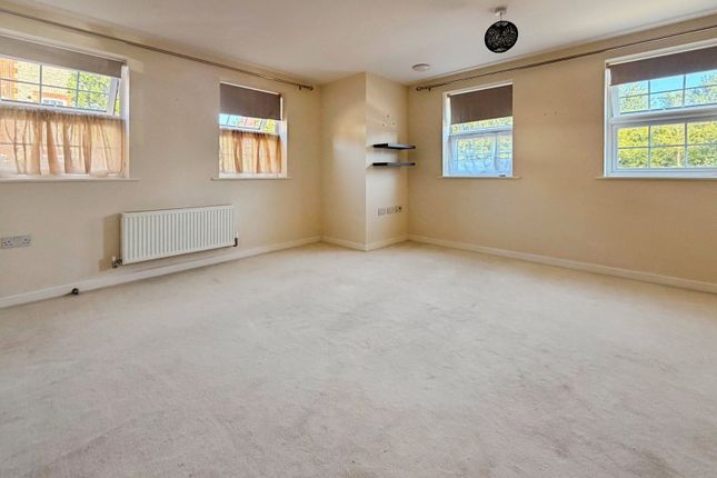Flat 2, Spry Court, 1, Blackbourne Chase, West Sussex photo 2