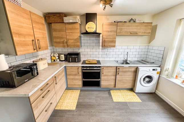 86, Conyger Close, Corby photo 2