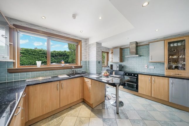 30, Thornwood Drive, Renfrewshire photo 4