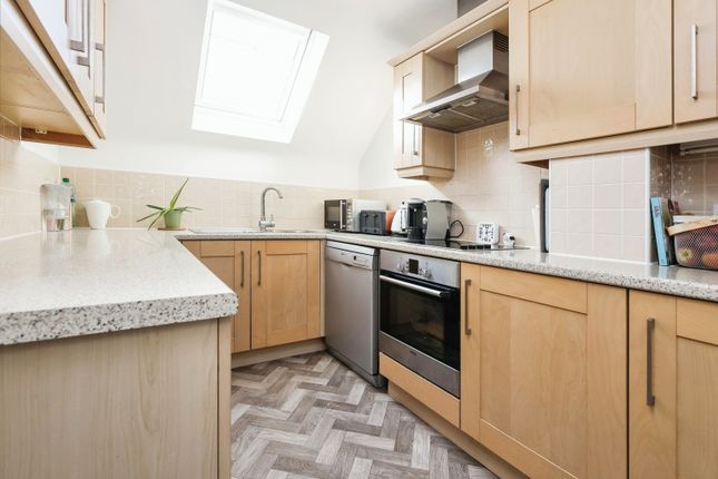 52, Magdala Court, Worcester photo 3