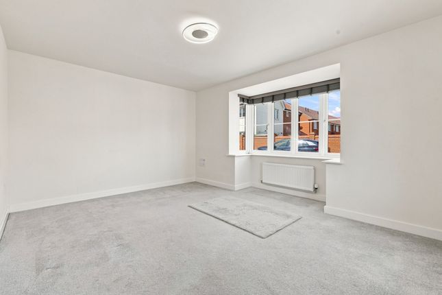 6 Murray Close, Woodbridge photo 2