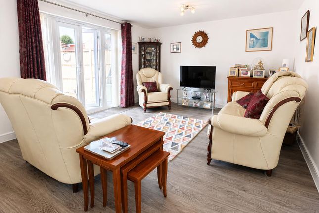 2, Skippers Way, Walton On The Naze photo 4