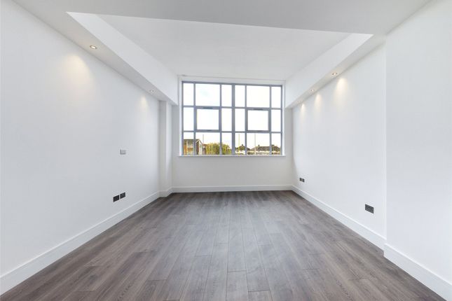 Flat 10, Howard House,, The Runway, South Ruislip photo 3
