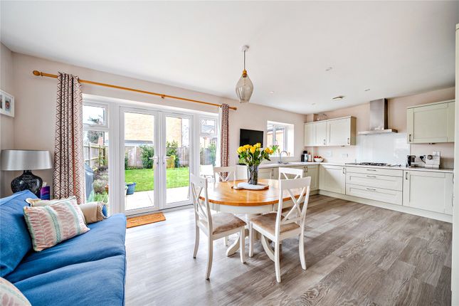14, Clockbarn Way, Surrey photo 2