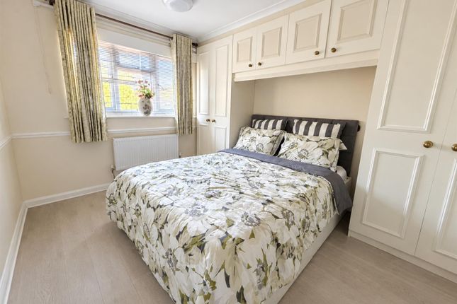 33, Brambles Farm Drive, Uxbridge photo 4