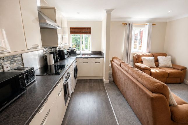 11 Holly Court, Pines Close, Somerset photo 3