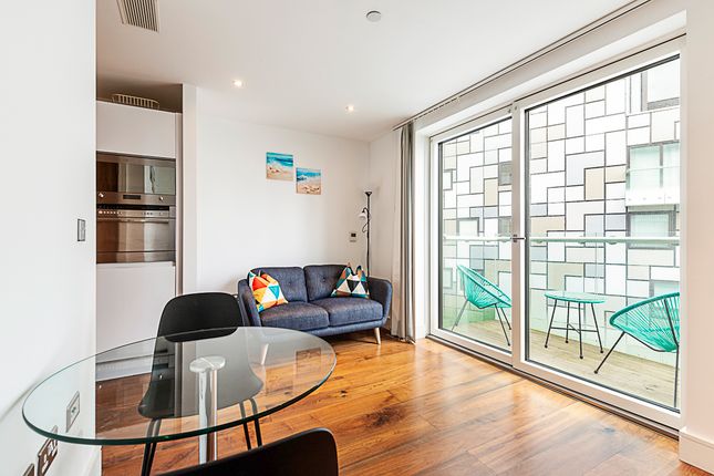 Studio to rent in Duckman Tower, Lincoln Plaza, London