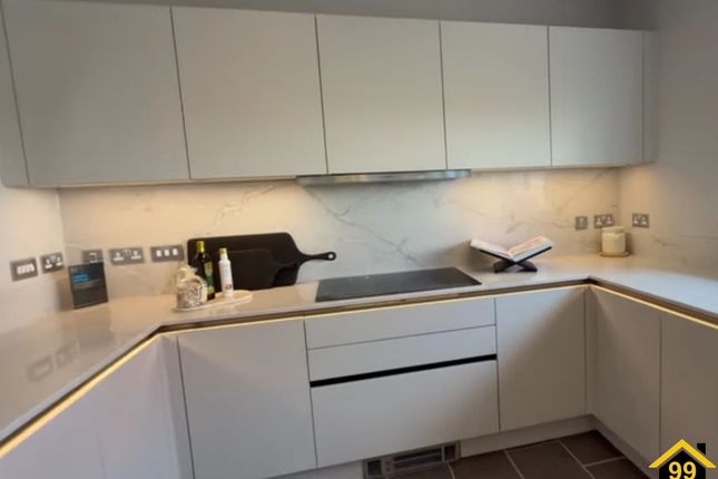 Flat 54, Redman House, London photo 3