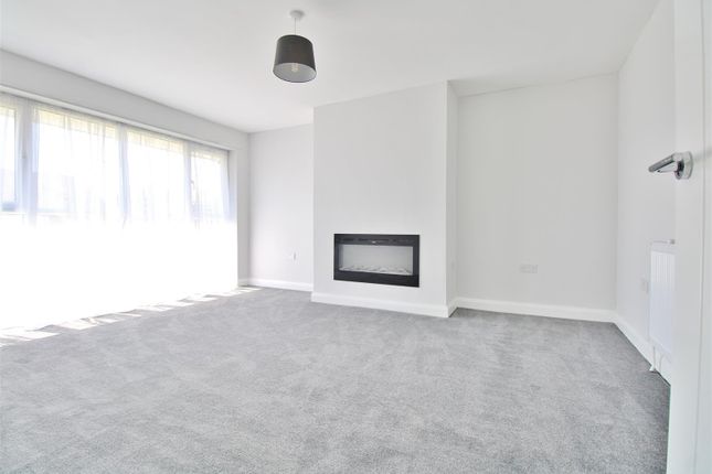 5, Sycamore Way, Kirby Cross photo 4