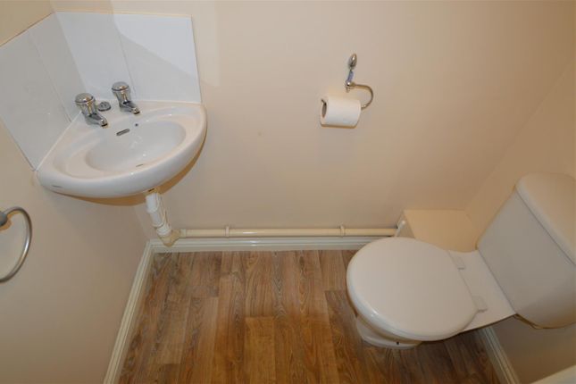 114, Rolls Crescent, Manchester photo 5