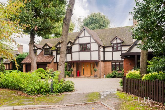 Thumbnail Detached house for sale in Tall Trees Close, Hornchurch
